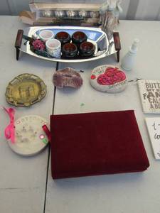 lot 223 image: NIP sunflower card holder, Napkin rings, decorative tile , rock and red velvet jewlery box