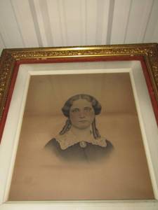 lot 257 image: Heirloom Victorian PHOTO  of Woman in gold gilt frame
