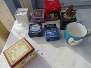 lot 261 image: Cato coffee mug, butterfly box, heart box, Santa nation figurine swan tin