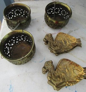 lot 267 image: 3 hanging brass baskets and figural camel ashtrays x7