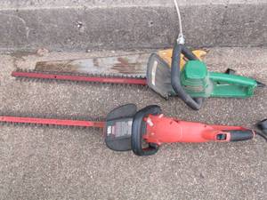 lot 278 image: B&D electric bush trimmers supper smooth trimmers and 1 handsaw