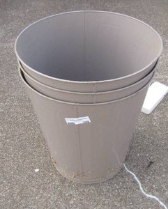 lot 289 image: 3 trash cans