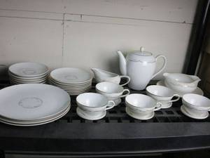 lot 40 image: CHINA SET, FEW CHIPS, SEE PICS