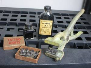lot 10 image: ANTIQUE FARM LIVESTOCK TATTOO SET, INCL. 2 BOTTLES OF INK & 11 METAL TATTOO DIGITS
