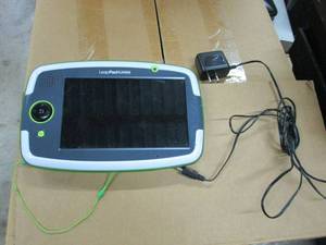 lot 32 image: LEAPPAD PLATINUM W CHARGER, POWERS ON