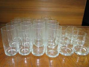 lot 78 image: LOT OF 21 DRINKING GLASSES