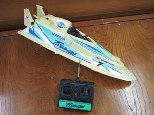 lot 48 image: VINTAGE TSUNAMI REMOTE CONTROLLED BOAT, 21.5 LONG, WORKING CONDITION UNKNOWN, SEE PICS