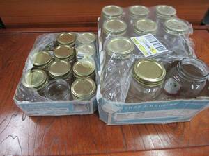 lot 55 image: ANCHOR HOCKING CANNING JARS, FEW LIDS HAVE DAMAGE, SEE PICS
