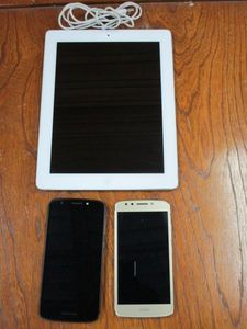 lot 92 image: IPAD W CHARGER & 2 MOTO CELL PHONES, SEE DESCRIPTION