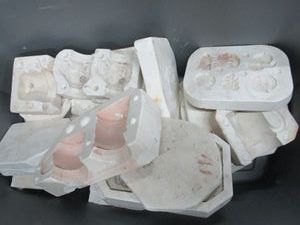 lot 103 image: VINTAGE CERAMIC CASTING SLIP MOLDS FROM 1980s, DUNCAN BRAND & OTHERS, MANY VARIOUS SIZES MOLD VARIATIONS