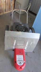 lot 3 image: Briggs and Stratton gas power trimmer mower pull string needs repair