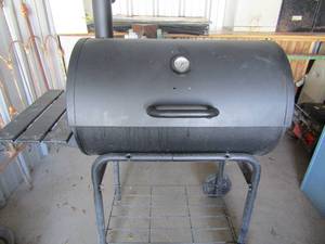 lot 4 image: Char grill outdoor grill great condition  wood shelf