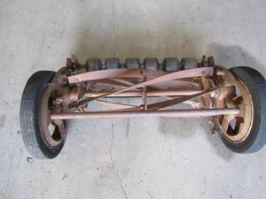 lot 8 image: Vintage hand push lawn mower no handles