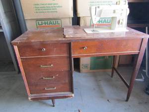 lot 15 image: Singer touch and sew model 758 zig zag with cabinet 4 drawers 31x43x20 with foot pedal