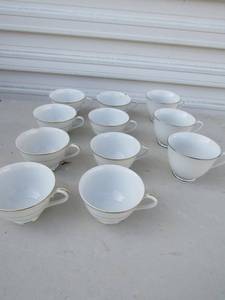 lot 38 image: Lot of tea cup - silver gold and black handle x 11