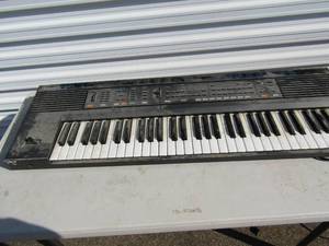 lot 45 image: Roland E-20 synthesizer keyboard unknown working condition