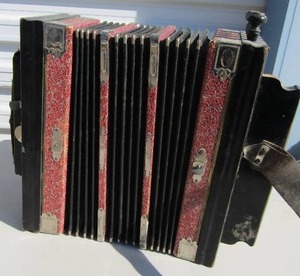 lot 46 image: SMALL ACCORDIAN WORKS