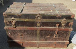 lot 60 image: Antique M.C.W, TRUNK  in mint condition 24x38x22