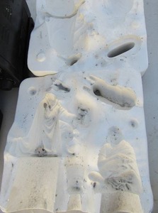lot 81 image: CERAMIC MOLDS -Shepards wise man clay mold ceramic Duncan cutting board mold