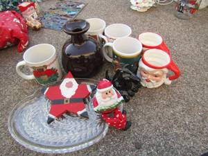 lot 97 image: Christmas coffee mugs , 2 trays, and a santa star