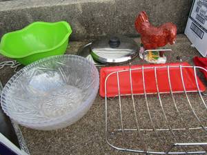 lot 100 image: Box of pan lids, roaster, mixing bowls, platters