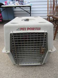lot 125 image: Pet Porter  car ride kennel for smallmedium animals  good condition