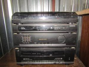 lot 126 image: Magnavox player cassette  turn table untested