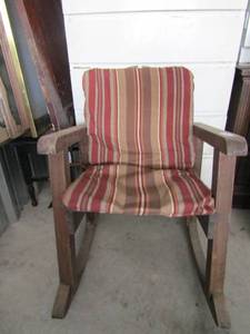 lot 129 image: Wooden rocking chair 33x23x31