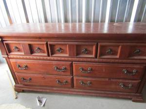 lot 133 image: 7 drawer solid wood  dresser good condition 35x67x18