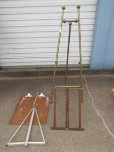 lot 156 image: Gray metal art stand,  2 clip art board ,  5 foot brass art easel