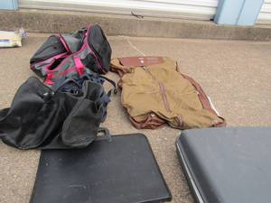 lot 159 image: Samsonite suitcase, pink black travel bag, computer bag and more