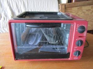 lot 161 image: Ginnys pink toaster unknown working condition
