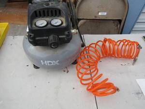 lot 200 image: HDX pancake compressor with 1 orange air hose