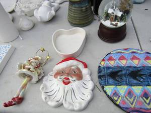 lot 227 image: Santa wall hanger, snow globe, heart shaped dish and more