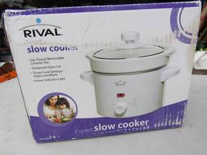 lot 234 image: NEW Rival slow cooker 2 qt. 3 settings