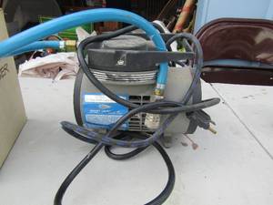 lot 236 image: Badger Air-Brush Compressor Model 180-1