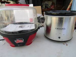 lot 242 image: West bend stir crazy pop corn machine,   crock pot no lid