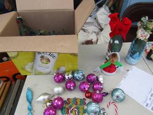 lot 256 image: Box of lights and ornaments