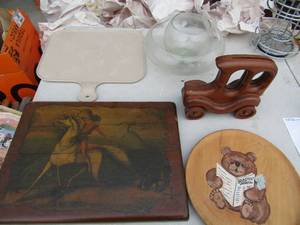 lot 284 image: Indian design wood block board 15x2, tan cutting board, 2 glass bowls, wood truck, bear plate