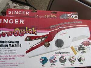 lot 285 image: Hand held Singer Sew quick craft machine