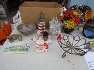 lot 287 image: 12 lighthouse, Hollings worth bowl, lighthouse tile, Santa mug and more