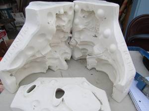 lot 290 image: Ceramic mold ocean