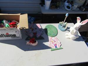 lot 317 image: Easter- bunny boards, bunny, Easter paper towel holder