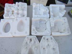 lot 325 image: Molds- Bunny family, clown bank, angel baby basinet