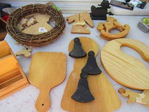 lot 327 image: Wood pieces- rocking horse, wreath, bear, steps, letters