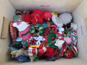 lot 335 image: Box of assorted ornaments and decor for Christmas