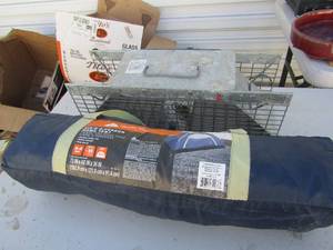 lot 350 image: Small animal live traps and kids 2 person  dome tent 72x48x36