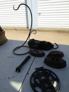lot 384 image: Vintage iron bases ,  wall art 8x8 ,  elite exercise rope