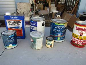 lot 412 image: Used lot of putty and wood stain