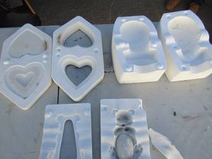lot 418 image: Molds- Bear small break by feet , Double heart trinket , grandpas head